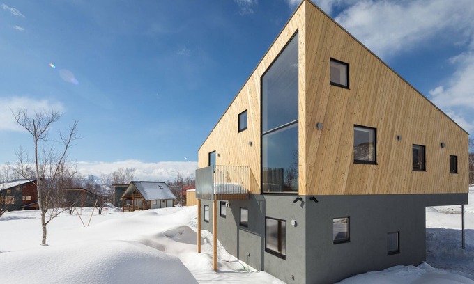 Niseko Ski Chalet | Niseko Village ski Chalet 4BDR Car Delica Included
