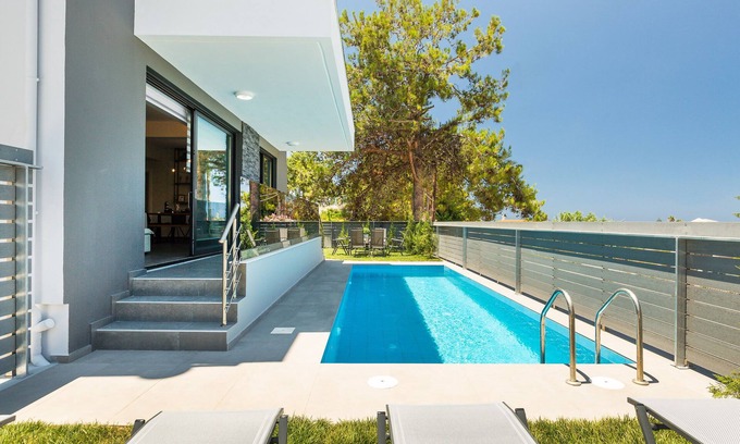 Sfakaki Villa | Nisos Villa, Pool & Heated SpaWhirlpool, Walking to Beach, Car Free holiday