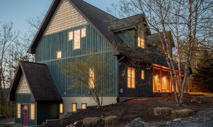 Port Matilda House | "Nittany Lion" Luxury House 4BR, Sleeps 9, 15 mins to Penn State!