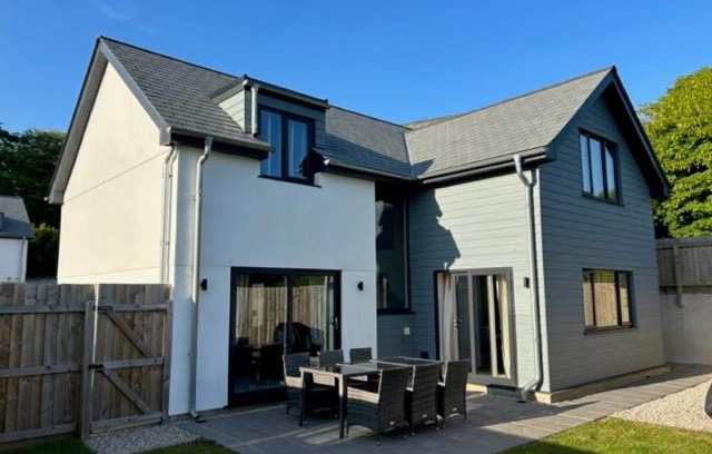 Bude House | No 1 The Paddock - Spacious holiday home with a hot tub