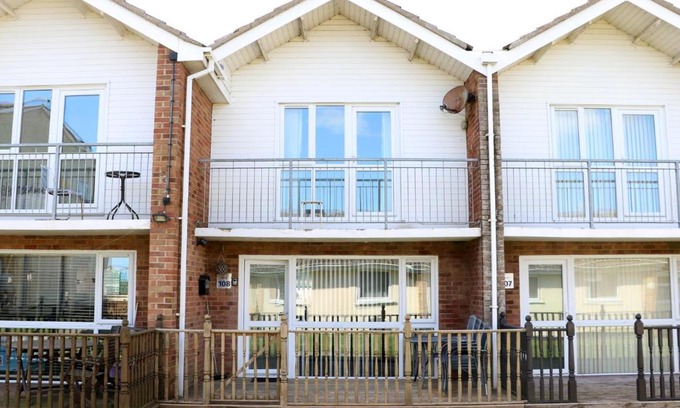 Corton House | No 108 Waterside