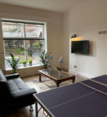 Liverpool Apartment | No.2 Beechcroft/Park-Side/Ping Pong & Garden