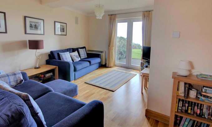 Brora Apartment | No. 4 The Links Apartment is a ground floor apartment over looking the world-famous James Braid Golf