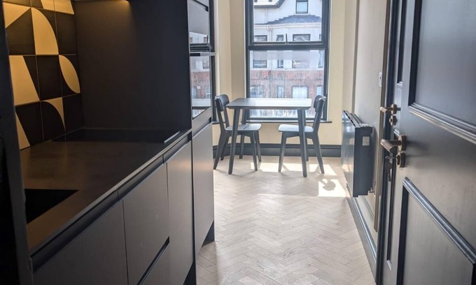 Queens Quarter Apartment | No 5 by Warren Collection