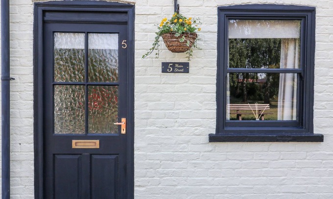 Great Hatfield Cottage | NO. 5 MAIN STREET, romantic, character holiday cottage in Hornsea