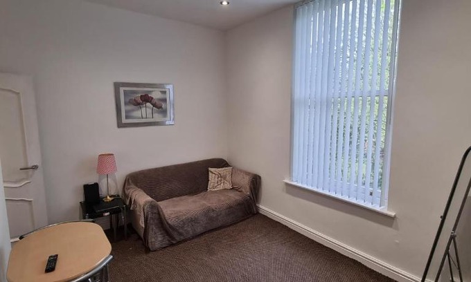 Sefton Park Apartment | No 7 - 1 BED NEAR SEFTON PARK AND LARK LANE