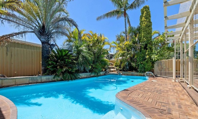 Bull Creek House | No. 9 · Summer Family Destination- Pool, 4Beds & 2Baths