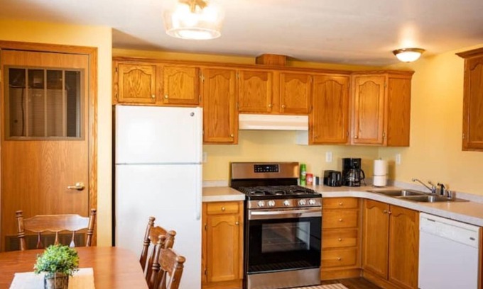 Estelline House | No Cleaning Fee + Two Kitchens + Separate Primary