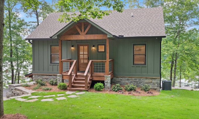 Crane Hill House | No Deadlines: 3 BR, 2 BA in Crane Hill, Sleeps 10
