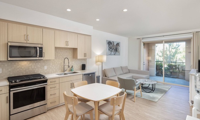 Airport Area Apartment | *No Guest service Fee* 2 bed right by Irvine Spectrum