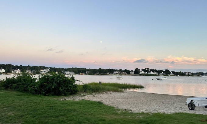 East Wareham House | βοΈNO SHARKS here! π¦ NO BRIDGE traffic! π ONSET, MA is all tranquility. π§ββοΈ