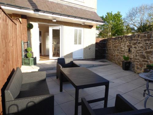Pentraeth House | No1 Glan Nodwydd