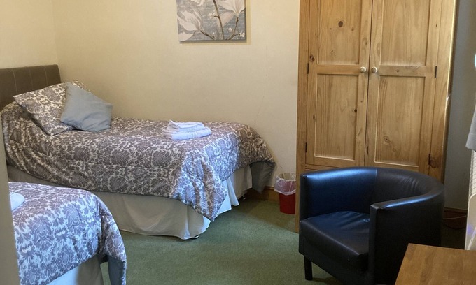 Holmbury St Mary Apartment | No3, one bedroom apartment