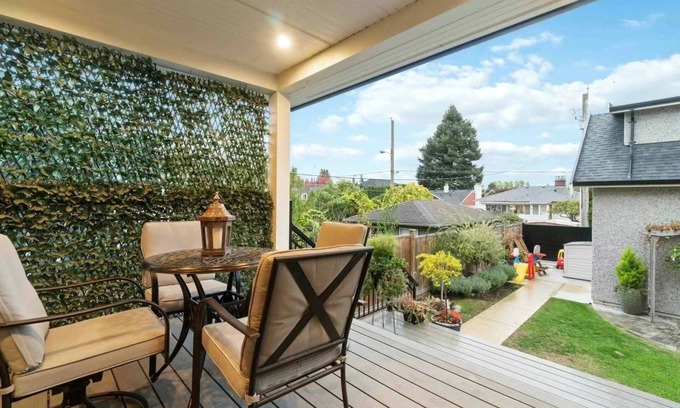 Vancouver South House | Oakridge Oasis: Luxury Retreat on the Westside