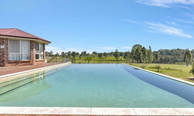 Allandale House | Noble Willow Homestead Lovedale. Super Spacious, with views and pool
