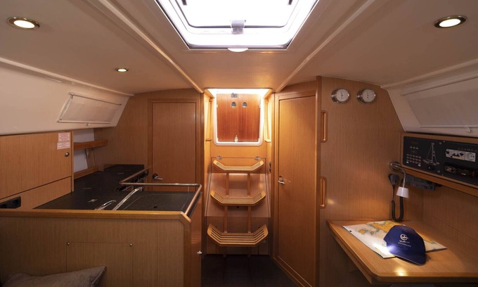 Sanxenxo Boat Rental | Noche a Bordo en Lujoso Velero