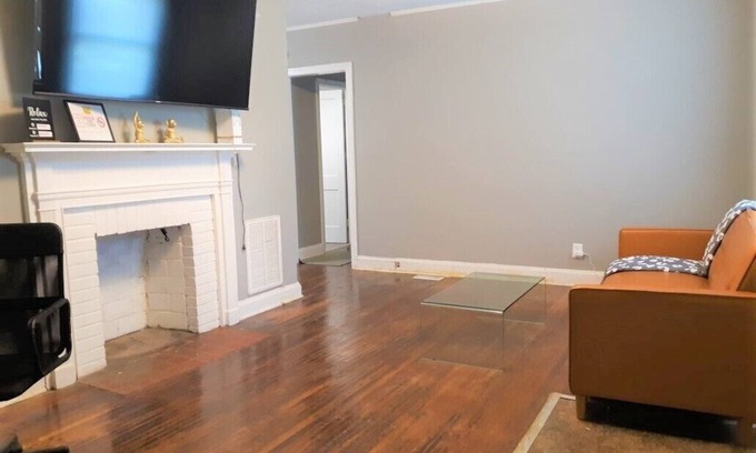 Villa Heights Cottage | NoDa cottage. Updated place in an amazing location. Walk to everything!