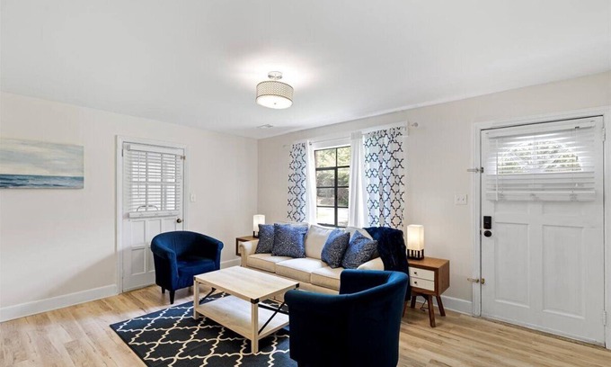 Hidden Valley House | Noda Home w Yard Perfect For Digital Nomads 250 Mbps Fiber!