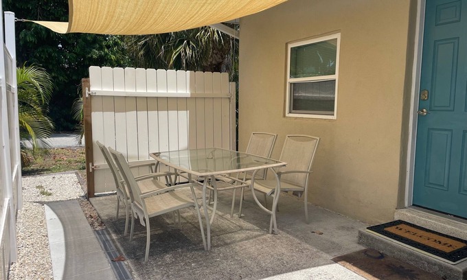 Nokomis Cottage | NOKOMIS BEACH BUNGALOW 229 n15 mins walk to the beach