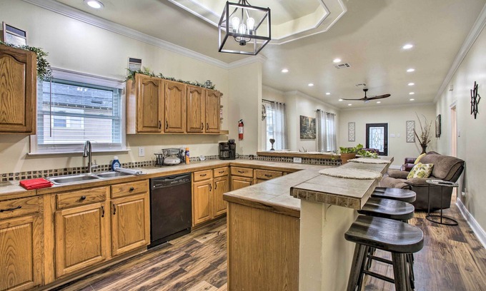 Broadmoor Apartment | NOLA Apt: 4 Mi to French Quarter!