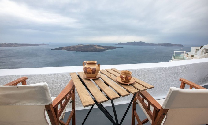 Fira House | Noni double Deluxe room