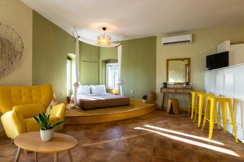 Faraklata Apartment | Nonna's Eftihia cottage on the hill