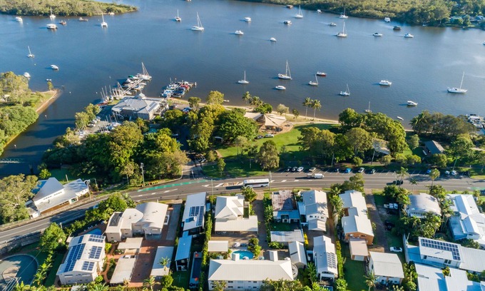 Noosaville House | Noosa River Palms