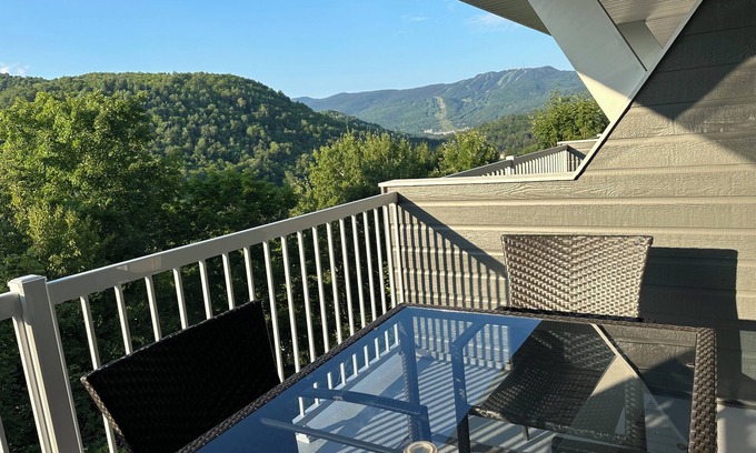 Mont-Tremblant Village Apartment | Nordic Fristad - Close to the lake and the ski mountain!
