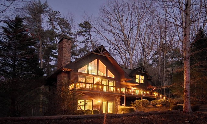Hiawassee House | Nordic style mounting cabin - 3-bedroom house in amazing Hiawassee with WiFi, AC