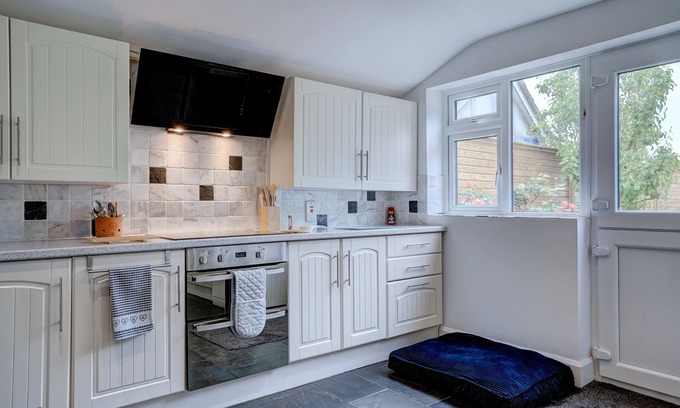 Heacham Cottage | Norfolk Luxe Beach House Sleeps 8 Dog Friendly