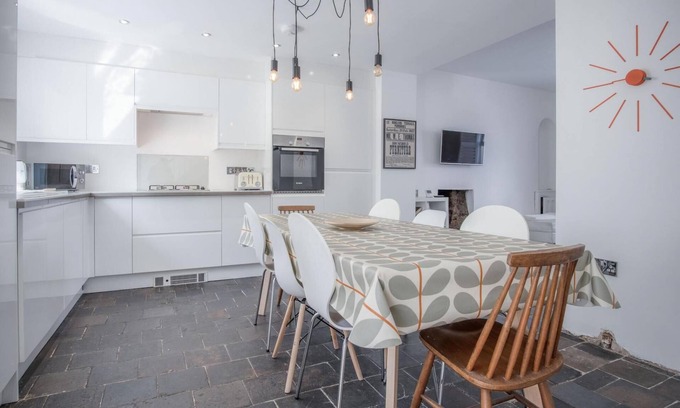 Pembroke House | Norgans Terrace - 3 Bed Holiday Home - Pembroke
