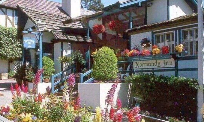 Golden Rectangle Hotel | Normandy Inn