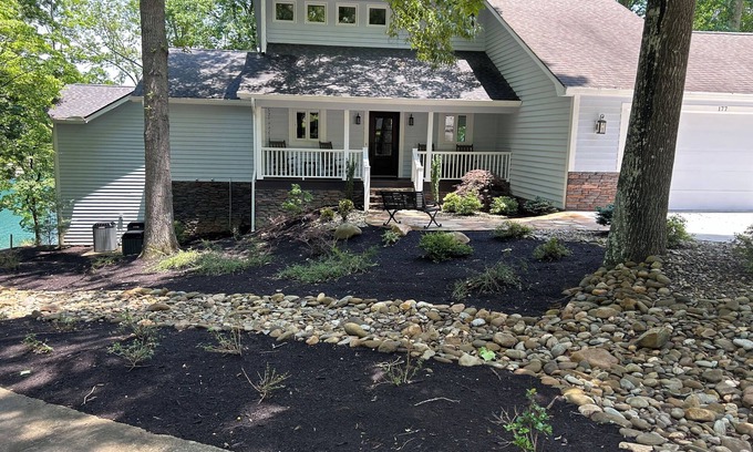 La Follette House | Norris Lake Deerfield Resort Lake Front Vacation Rental Home