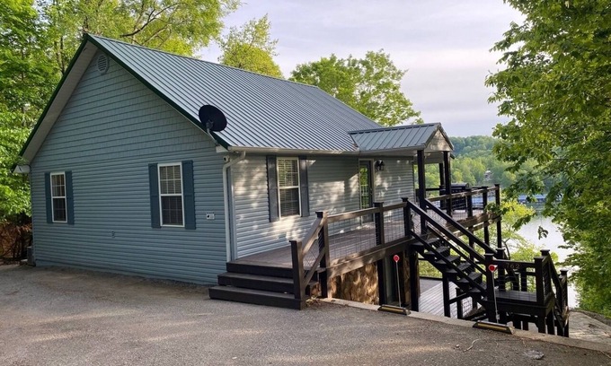 Jacksboro House | NORRIS LAKE FRONT RENTALS: LOLA'S LAKE HOUSE LAKE FRONT LOCATION