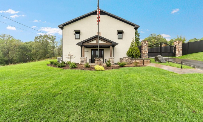 La Follette House | Norris Lake Stooksbury Lodge Perfect for Side by Side’s, Families, and Fishing!