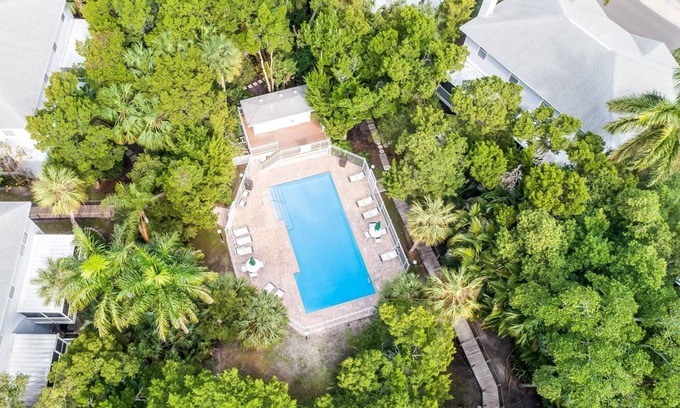 Holmes Beach Villa | North Beach Island Tree House 3 Bedroom Villa by Redawning