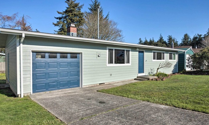 North Bend House | North Bend / Coos Bay Escape by Coast & Dunes!