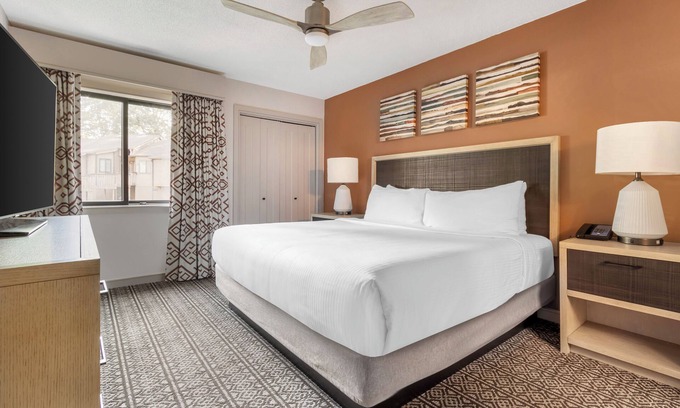 Sapphire Resort | North Carolina Escape! Two Great Units, Swimming Pools, Gym and Free Parking