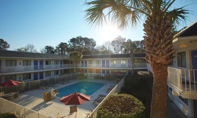North Charleston Hotel | North Charleston Lodge