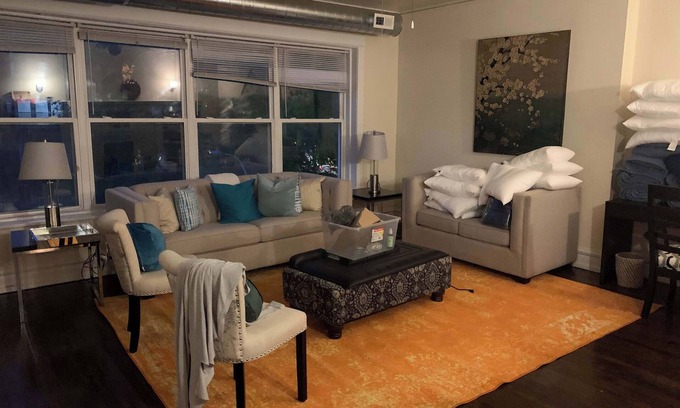 Edgewater Beach Apartment | North Chicago Spacious Home