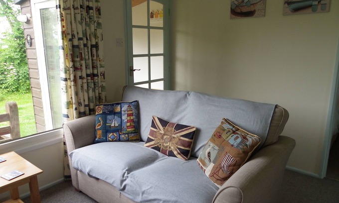 Bideford House | NORTH CORNWALL COAST, near BUDE - close lovely beach - DOGS WELCOME