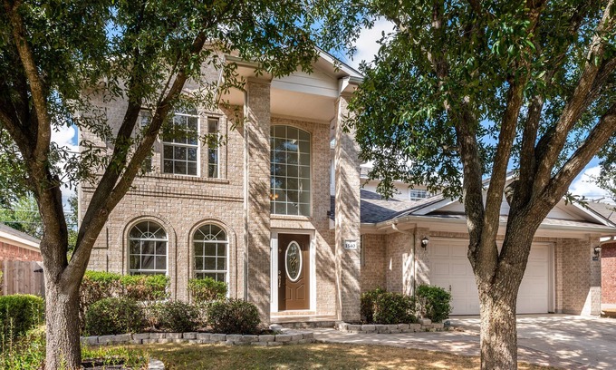 Round Rock House | North East Luxury Retreat