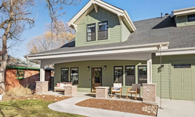 Sunset House | North End Family Friendly Home