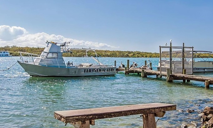 Noosaville Cottage | NORTH FACING QUEENSLANDER, STONES THROW TO THE RIVER