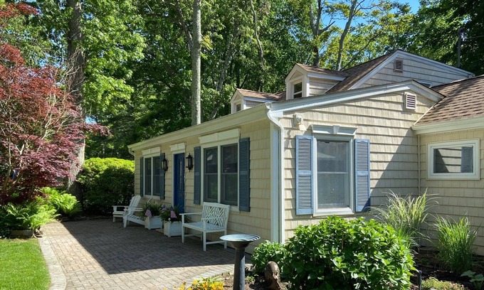 Mattituck Cottage | North Fork Cottage Getaway With Private Beach Rights