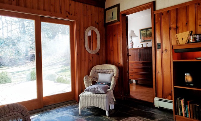 Cutchogue House | North Fork Wine Country, quiet tree lined street, 4 min walk to beach & bay