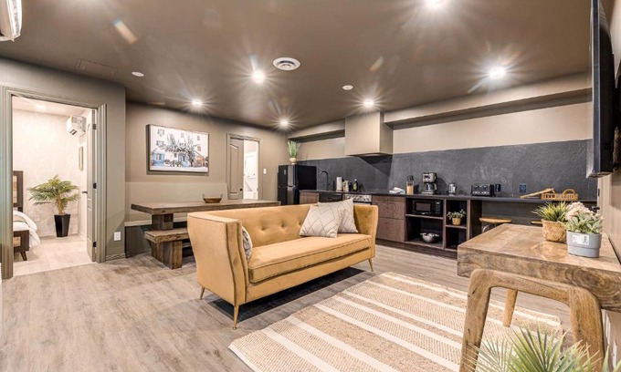 Vieux-Quebec-Cap-Blanc-colline Parlementaire Apartment | North House - St Ursule Two-Storey Oasis