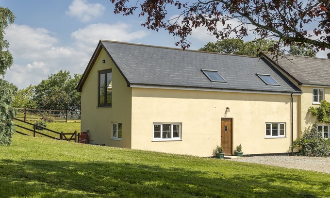 Worlington Cottage | North Leigh Barn - a mkt - marketing that sleeps 4 guests in 2 bedrooms