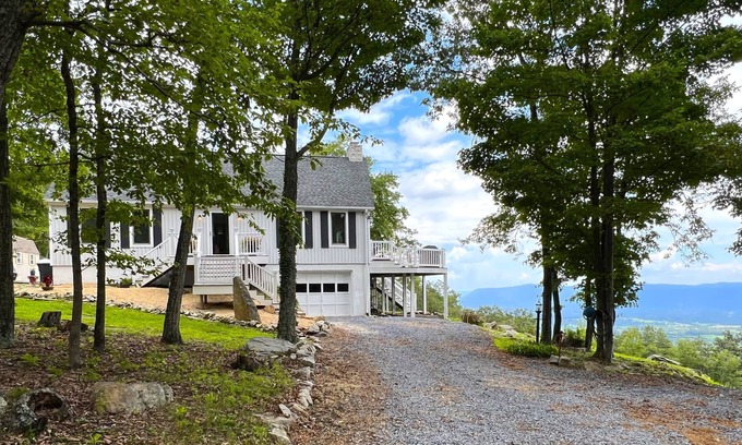 Maurertown Cabin | North Mountain Manor- Gorgeous views and privacy!