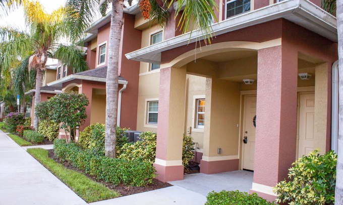 Naples House | North Naples two story Townhouse - 2 Bedrooms, 2.5 Baths with Loft